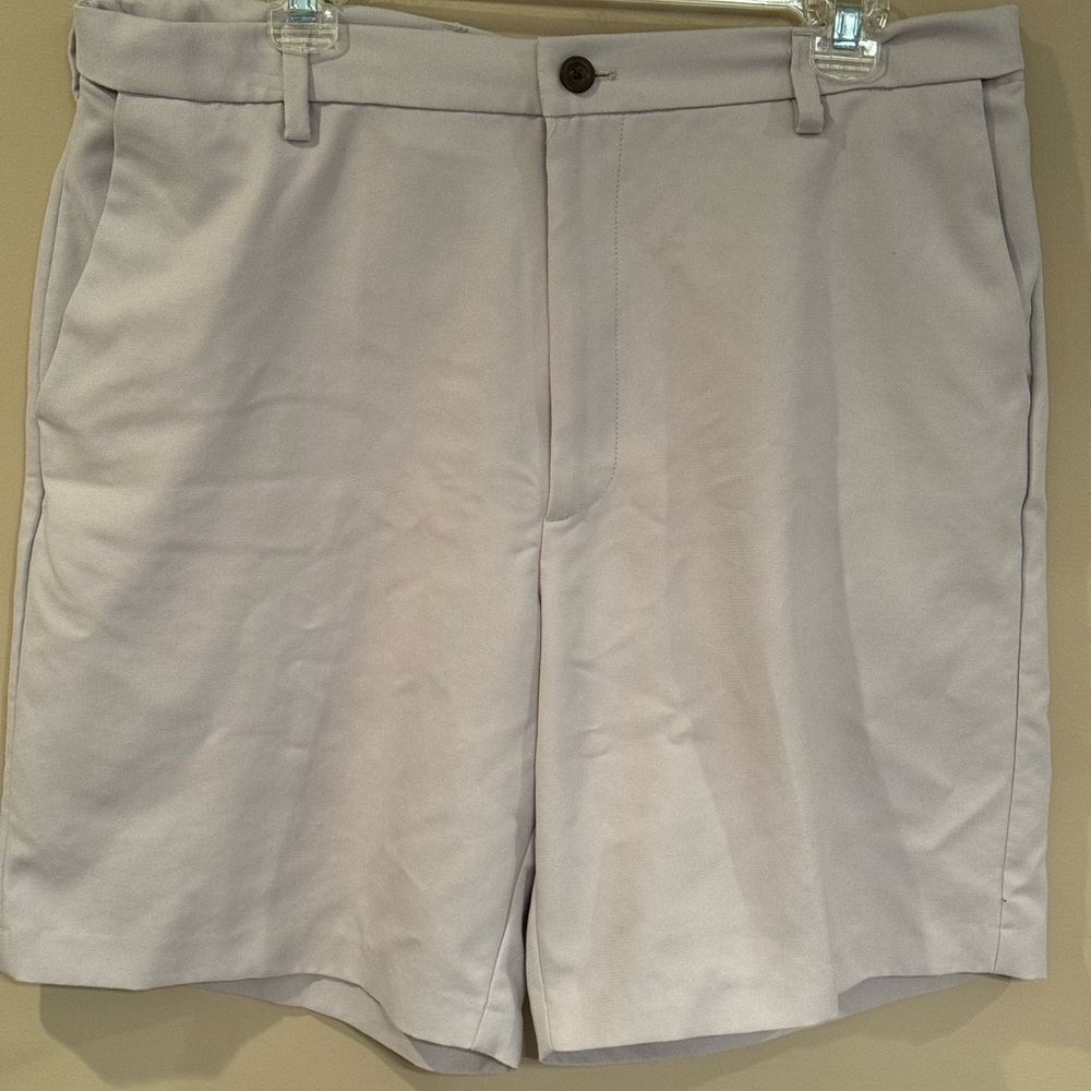 Men’s Chaps Golf shorts size 36-light tan color